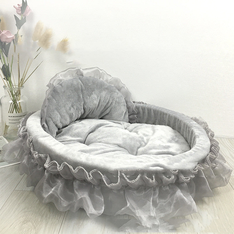 Princess Style Pet Bed – Soft & Dreamy
