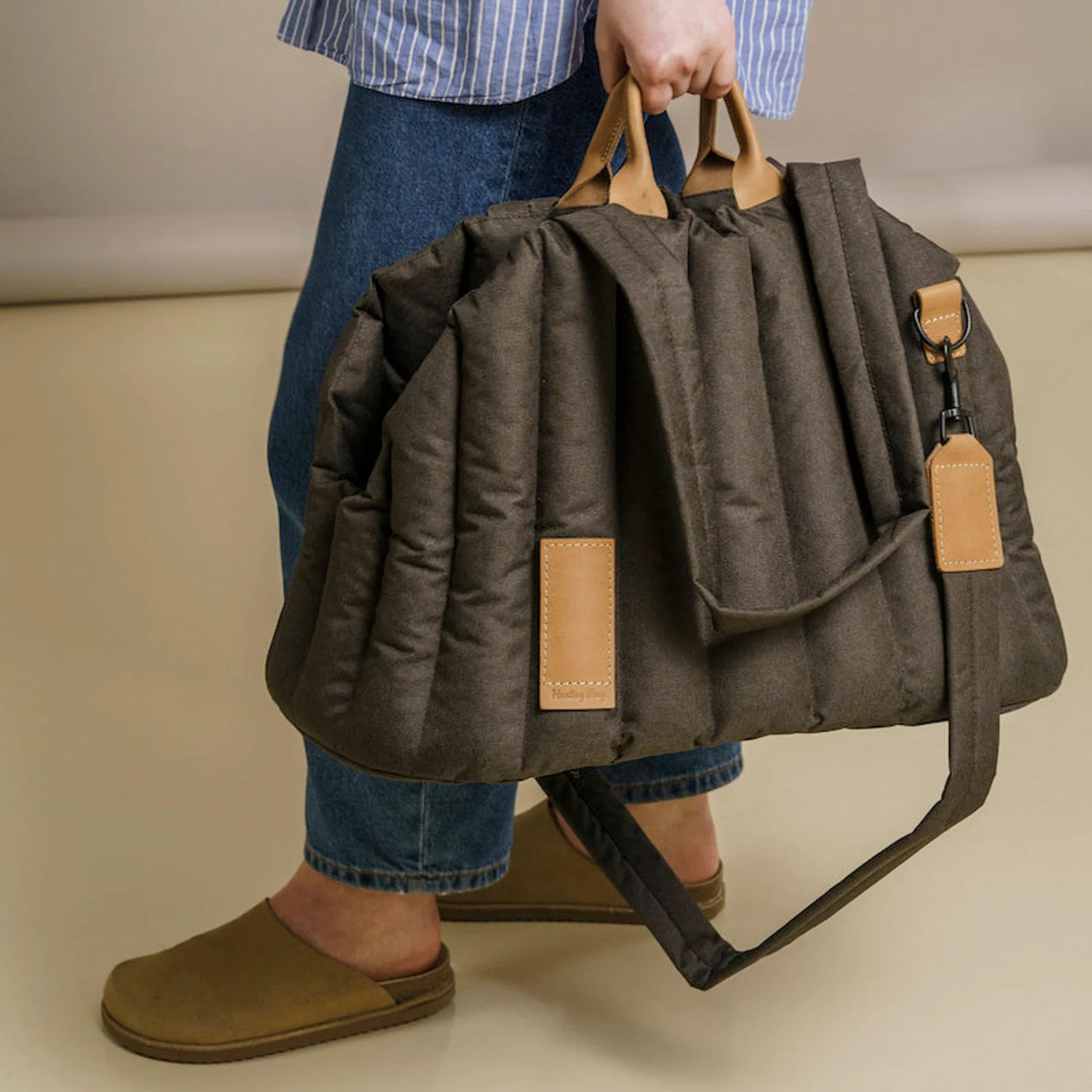 Waterproof Pet Carrier Bag – Stylish Travel & Large Capacity